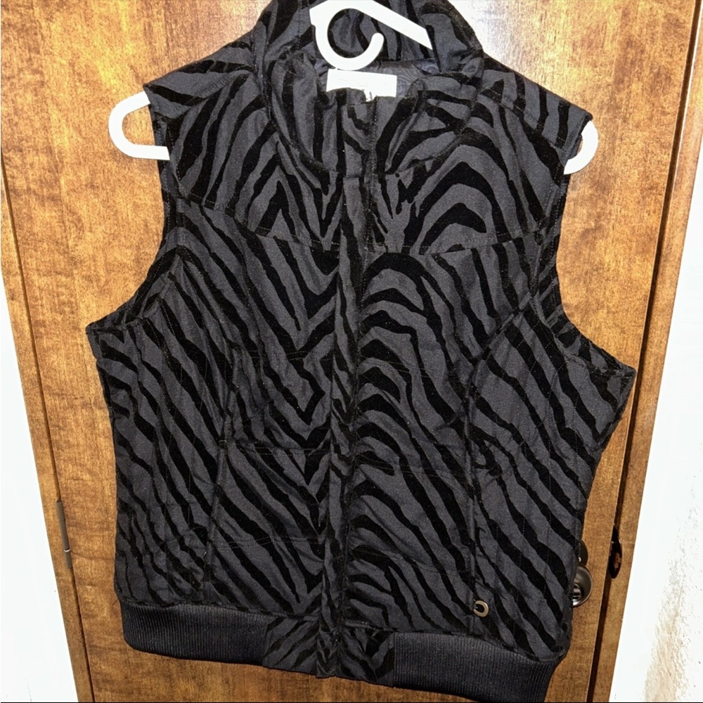 Ariat Black and Gray Patterned Vest